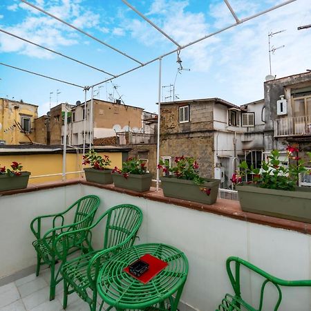 Charming Apartment With Balcony In The Historic Center Neapel Exteriör bild