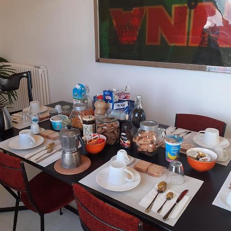 Charming Apartment With Balcony In The Historic Center Neapel Exteriör bild