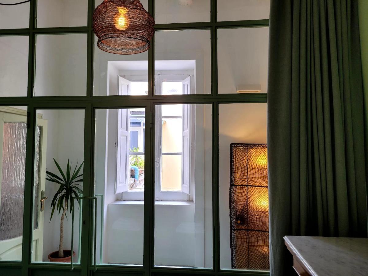Charming Apartment With Balcony In The Historic Center Neapel Exteriör bild