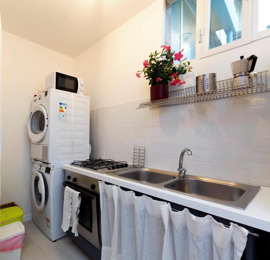 Charming Apartment With Balcony In The Historic Center Neapel Exteriör bild