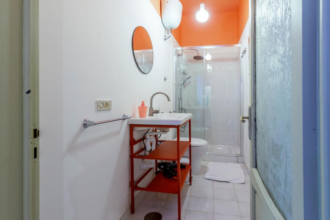 Charming Apartment With Balcony In The Historic Center Neapel Exteriör bild
