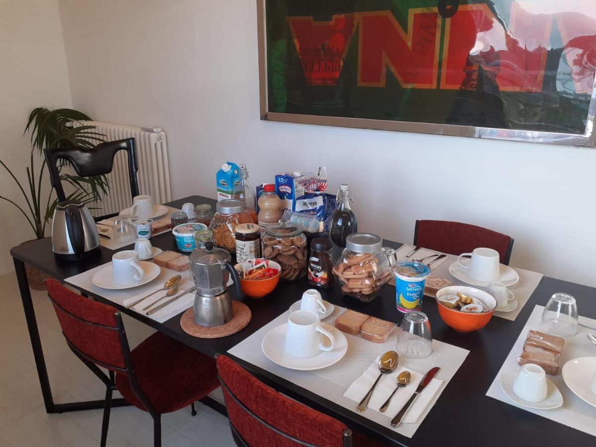 Charming Apartment With Balcony In The Historic Center Neapel Exteriör bild