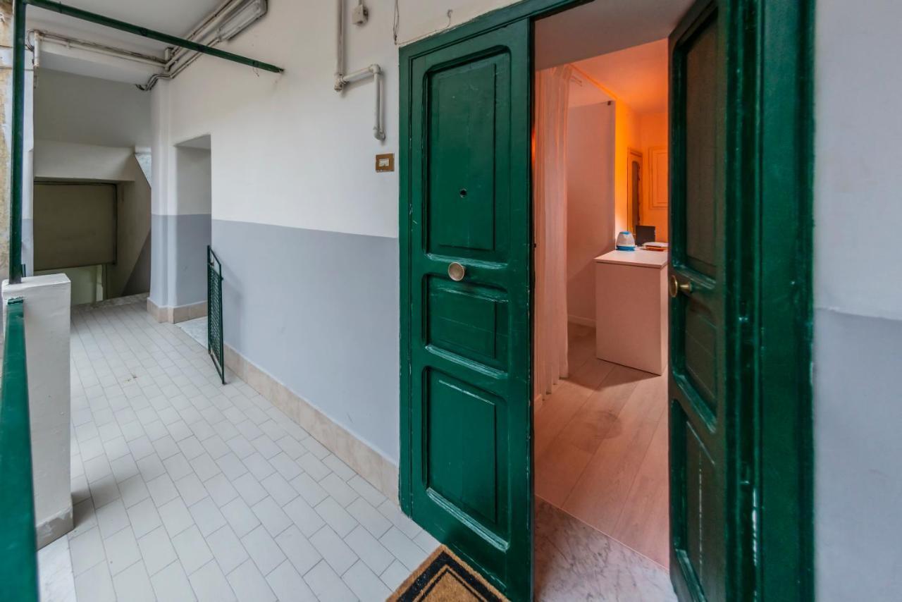 Charming Apartment With Balcony In The Historic Center Neapel Exteriör bild