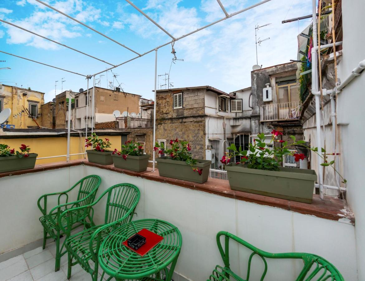 Charming Apartment With Balcony In The Historic Center Neapel Exteriör bild